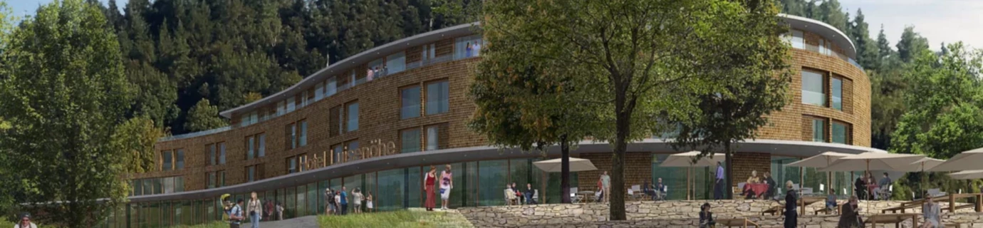 Visualisierung des Hotel Luisenhöhe in natürlicher Umgebung mit Menschen auf Terrassen und Gehwegen.