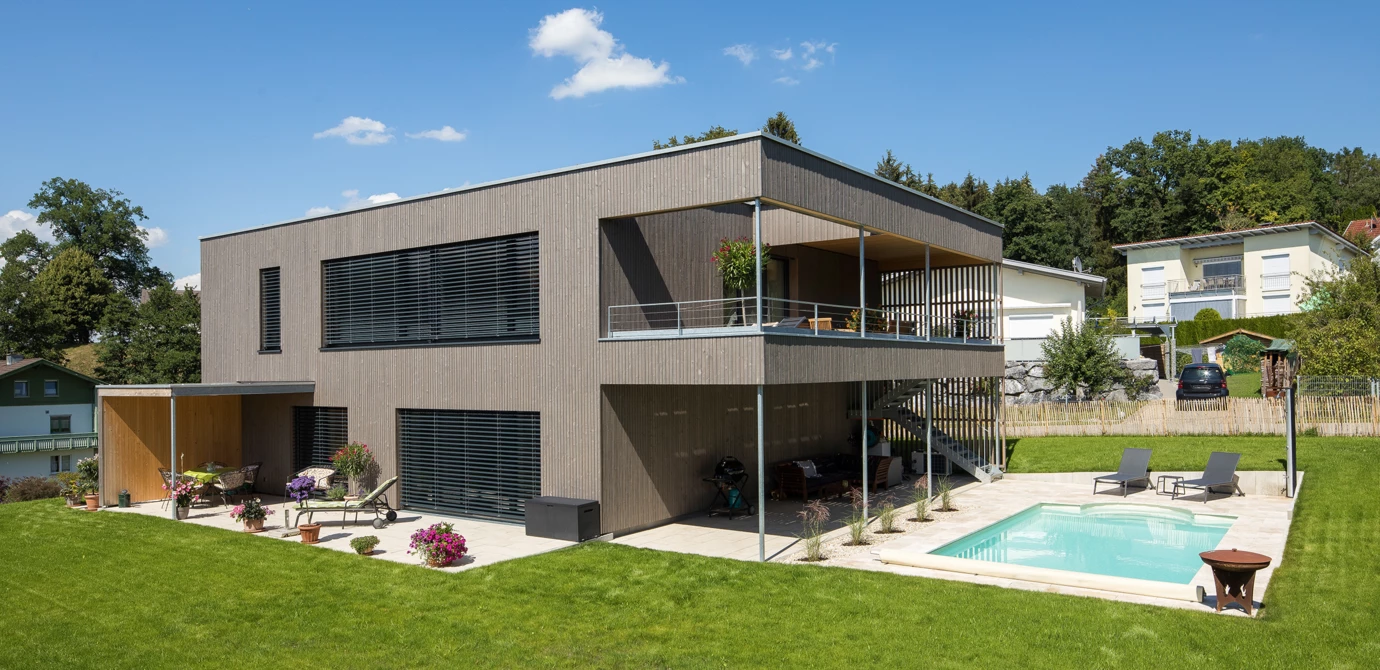 Das sanierte und erweiterte Generationenhaus in Hohenweiler (© Dietmar Walser)