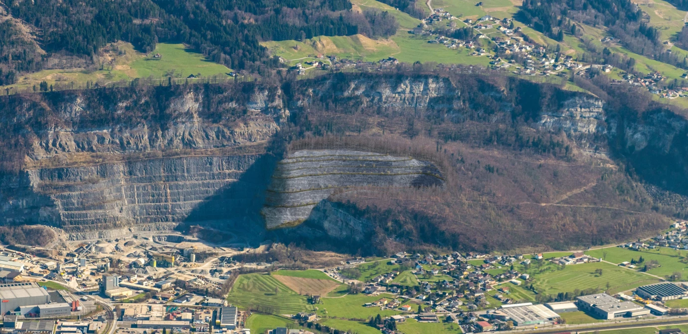 Visualisierung der sechsten und letzten Etappe: Mit dem Vorhaben hofft die Rhomberg Gruppe darauf, das Rheintal weiter mit Rohstoffen versorgen zu können. Auch Wasserbausteine für den Hochwasserschutz können hier gewonnen werden.