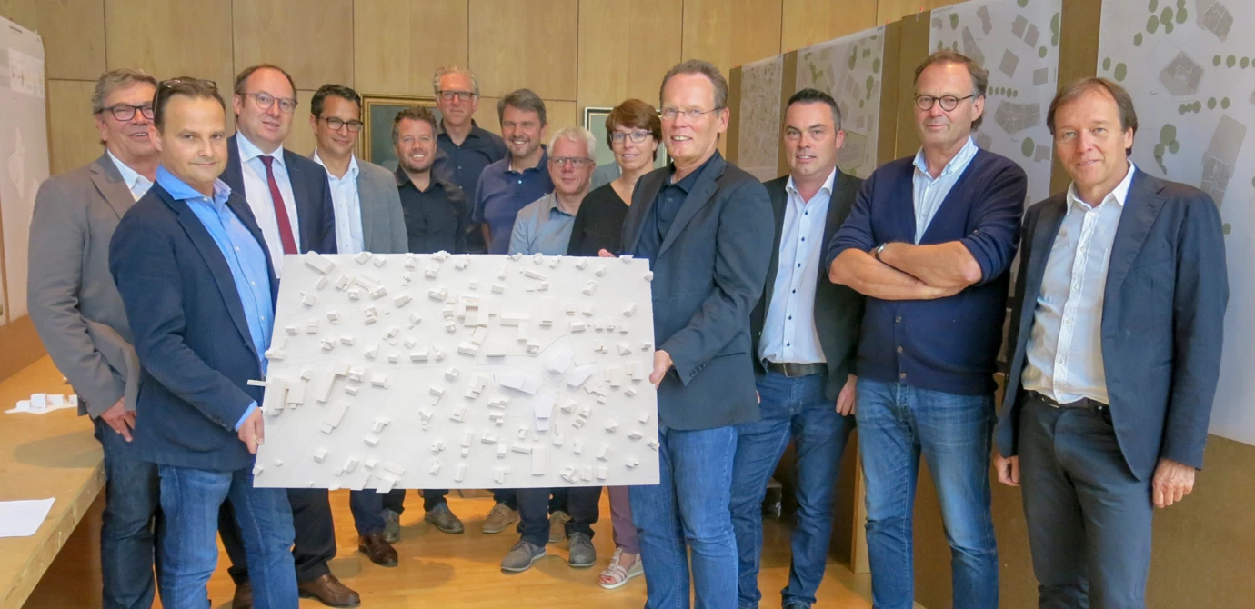 Die Jury des Architektenwettbewerbs präsentiert das Siegerprojekt von Dworzak-Grabher für das neue Gebäudeensemble für Lustenauer Ortsteilzentrum Rheindorf. (Es fehlt: Jurymitglied Ing. Wilhelm Muzyczyn.)