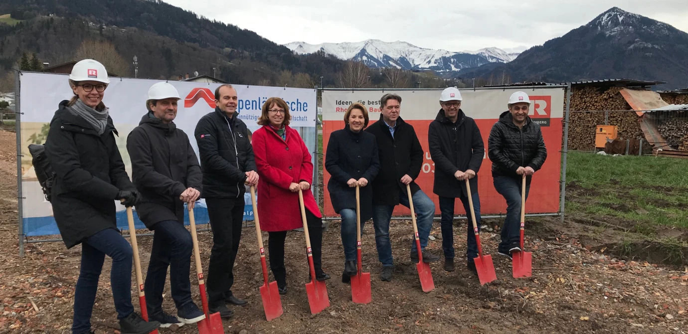 Neuer Wohnraum für die bevölkerungsreichste Stadt Vorarlbergs: Verantwortliche von Dornbirn, der Alpenländischen und Rhomberg Bau beim offiziellen Spatenstich zu drei neuen Wohngebäuden in Stiglingen.