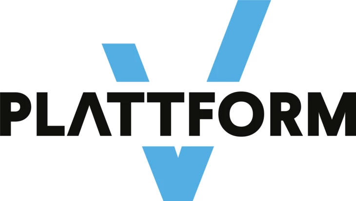 Ein Logo mit dem Wort "PLATTFORM" in Schwarz und blauen V-förmigen Elementen
