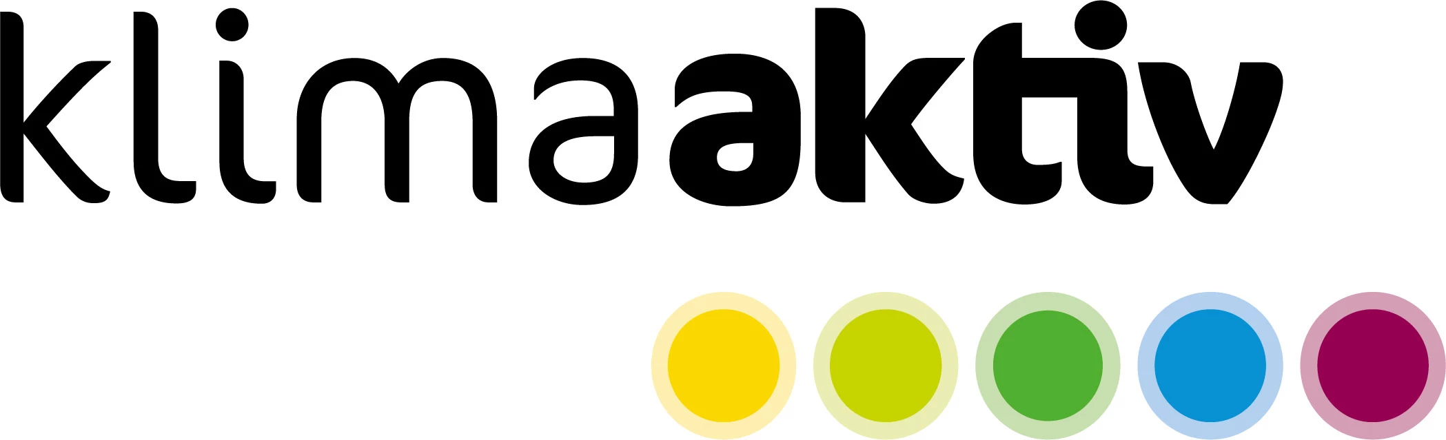 Das schwarze "klimaaktiv"-Logo mit fünf bunten Punkten darunter in Gelb, Hellgrün, Dunkelgrün, Hellblau und Dunkelrot.